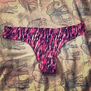 UA SEAMLESS PANTIES-NWOT
